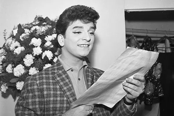 Zeki Müren Filmi Davalık Oldu 20 Zeki Muren Filmi Davalik Oldu 2