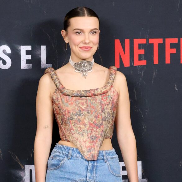 Millie Bobby Brown Film İzleyemediğini Söyledi 27 damsel millie bobby brown