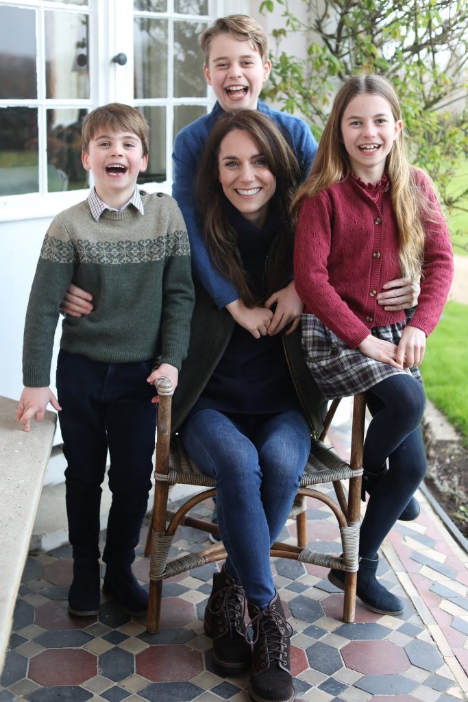 fake kate middleton 683x1024 1