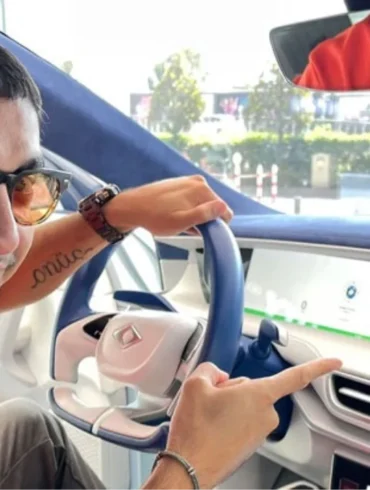 ferman akgul un togg fotografina