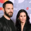 Johnny McDaid and Courteney Cox BRIT AWARDS 2022 billboard 1548