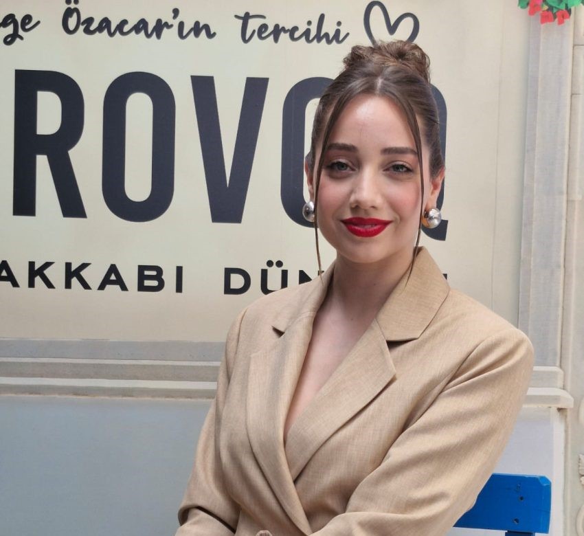 Özge Özacar kapak 1