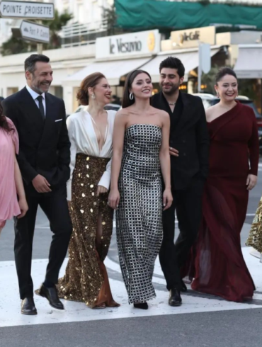 Feyza Civelek "Cannes" Yorumlarına Sert Çıktı 22 kizilcik serbeti ekibi cannes da feyza civelek 17225680 3404 m