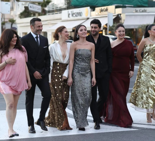 kizilcik serbeti ekibi cannes da feyza civelek 17225680 3404 m