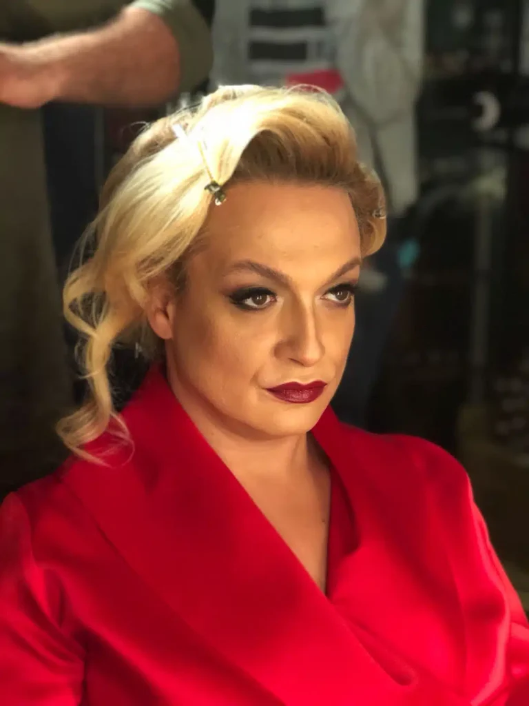 Demet Evgar'ın “Afife” Oyununda Yer Alacak 3 Flaş İsim Belli Oldu 24 Demet Evgar 2