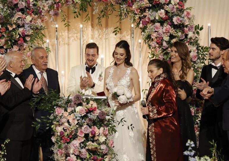 Nazlican Erden Raif Gokhan Ceyhan ile evlendi.