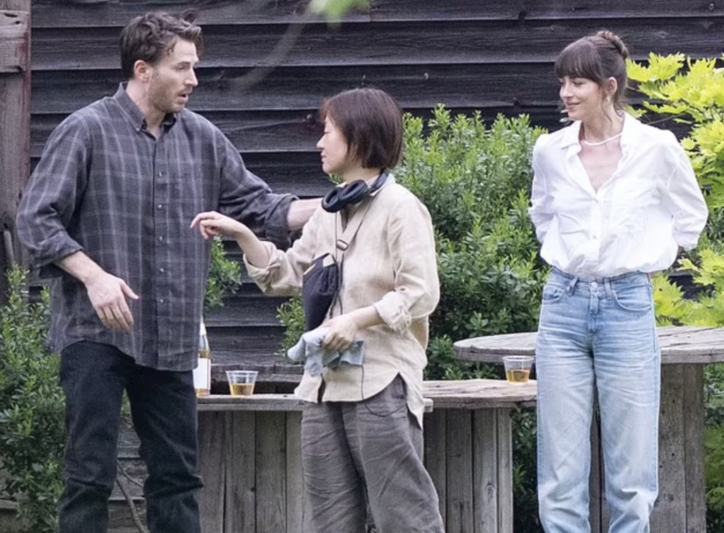 Dakota Johnson ve Chris Evans, Materialists Setinde 20 the materials set