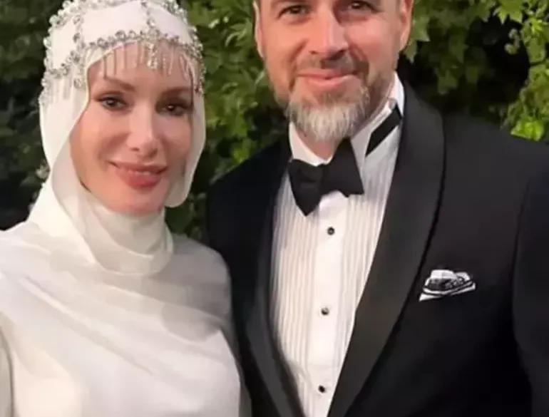 666483ef84052fc435ac0299