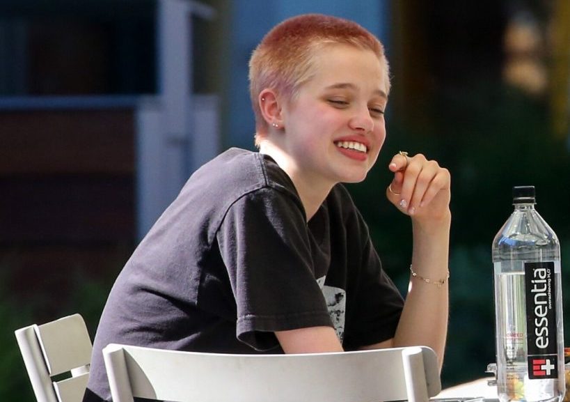 Shiloh Jolie-Pitt Babasının Soyadını Sildiriyor 20 Shiloh Jolie