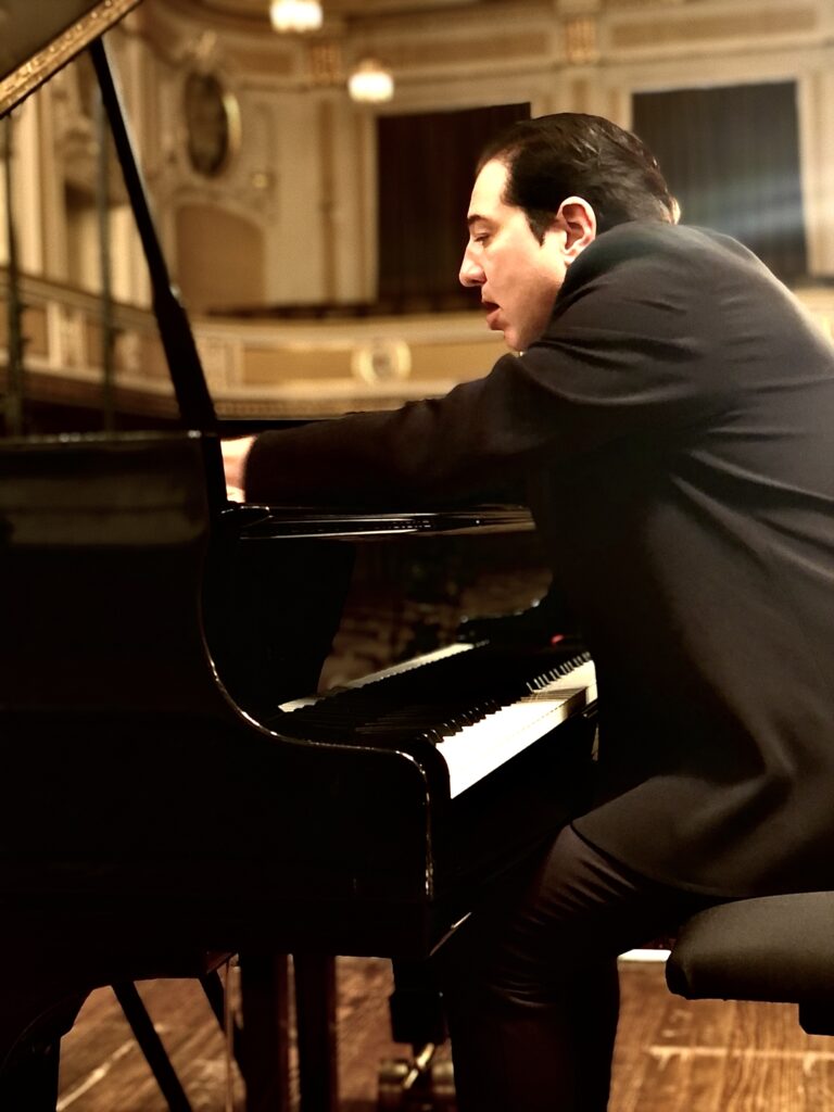 Fazıl Say'dan Tan Sağtürk'e Övgü Dolu Sözler 20 Fazil Say recording at Mozarteum Salzburg in 2019