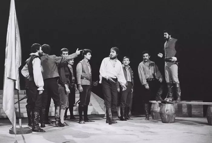 Kenan Işık'ın Devlet Tiyatrosu Yıllarından Görülmemiş Fotoğrafları Ortaya Çıktı 34 Kenan Isik 07
