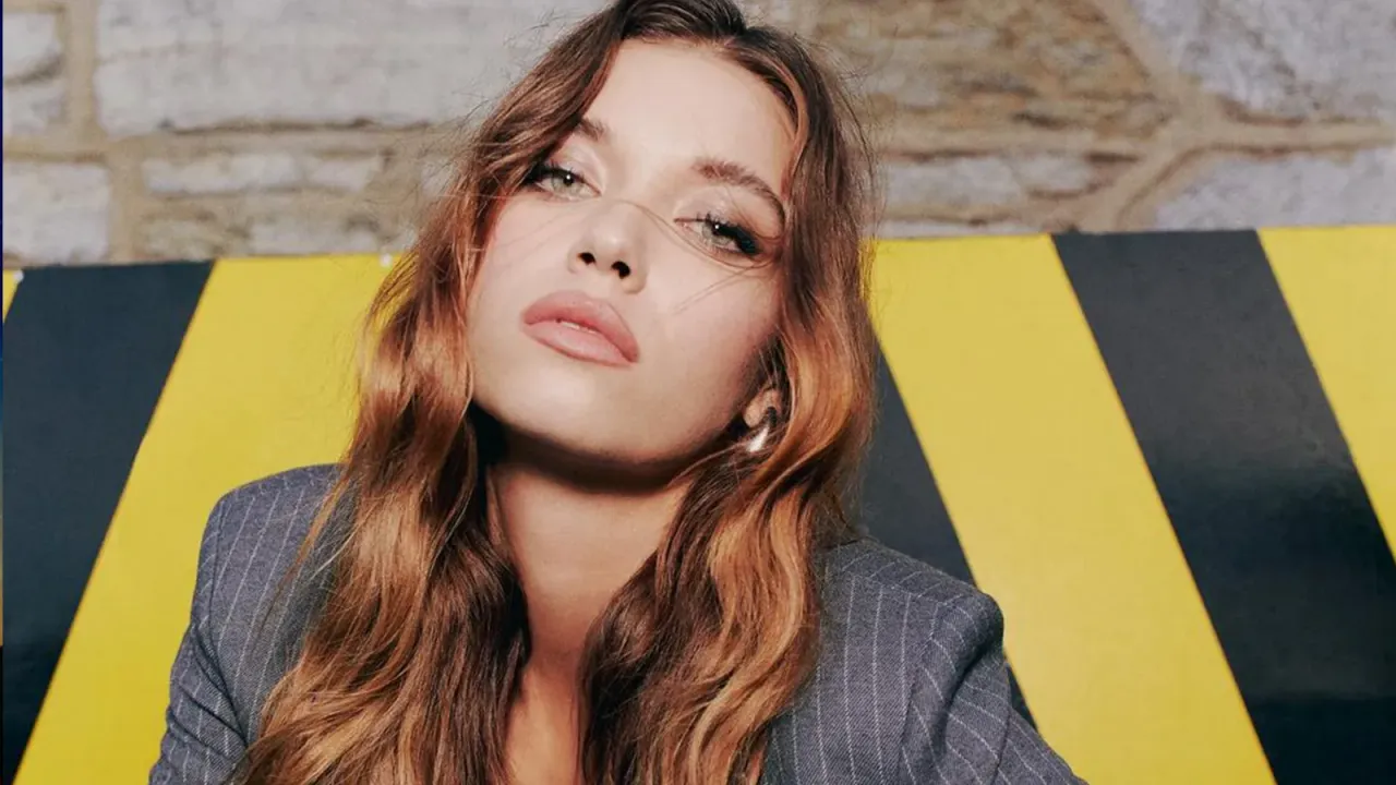 afra saraçoğlu 02