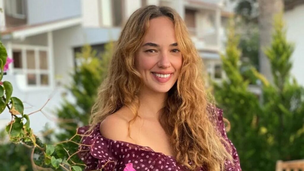 Demet Akalın, Seda Bakan'ı Överken Tuba Büyüküstün'ü Fena Gömdü 22 i 5 1