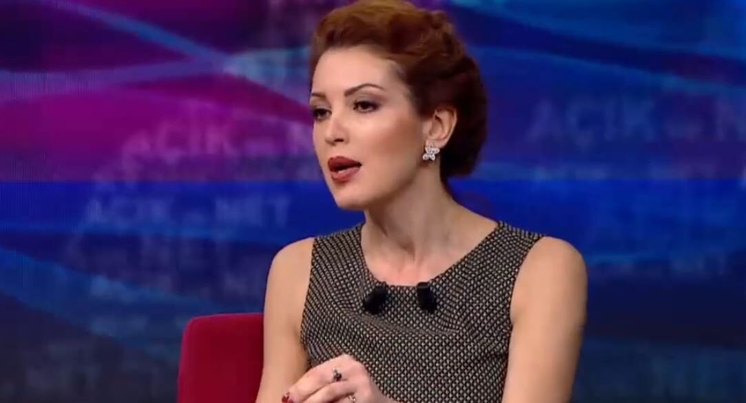 Nagehan Alçı, Yunan Sevgilisiyle İlk Kez Görüntülendi 27 nagehan kapak