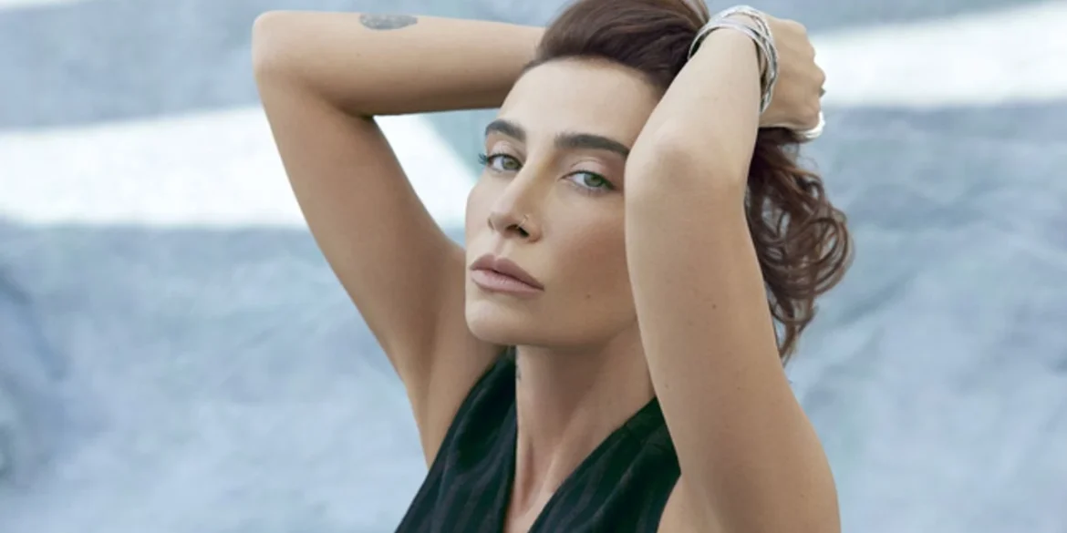 Sıla, Şarkı Yazarlığı Serüvenini Hayranlarıyla Paylaştı 26 sila gencoglu dusuk bel pantolonla sahne aldi tartisma konusu oldu