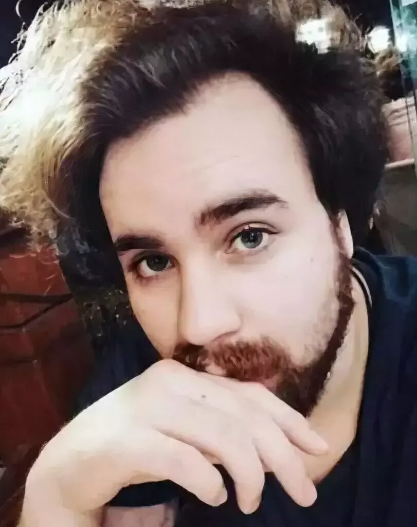 Akasya Durağı'nın Küçük Can'ı Erimşah Bora, Yeni Görünümüyle Şaşırttı 28 Akasya Duraginin yaramaz Cani Erimsah Bora degisimiyle agizlari acik birakti 01