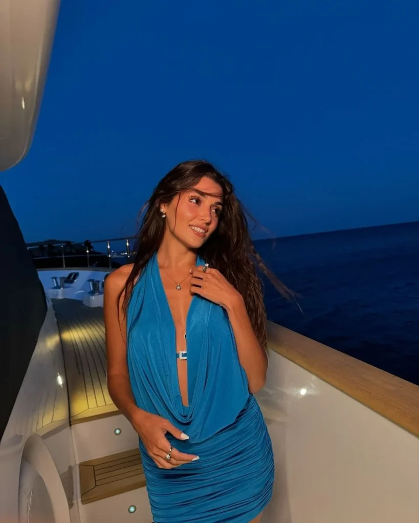 Hande Erçel ve Hakan Sabancı'dan Tatil Pozları 20 hande ercel