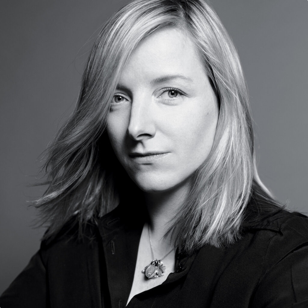 Sarah Burton, Givenchy'nin Yeni Kreatif Direktörü Olarak Atandı 20 24womens well burton slide JUDP superJumbo