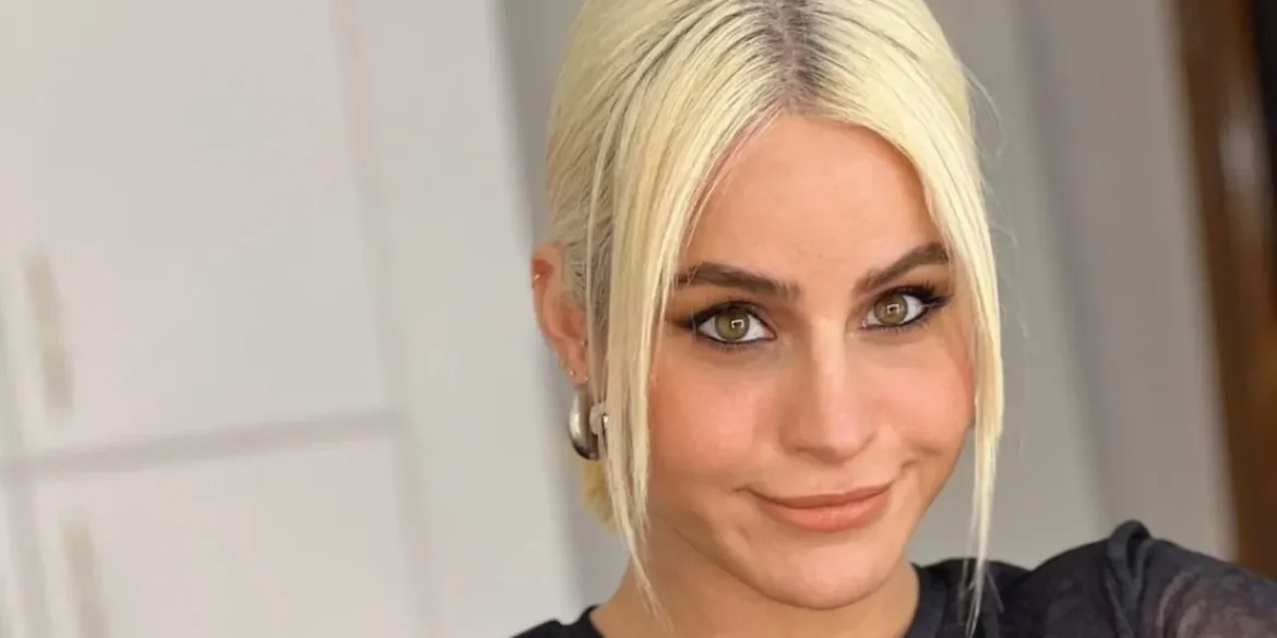 Büşra Pekin Alay Konusu Oldu 25 65a8e24b54c11787