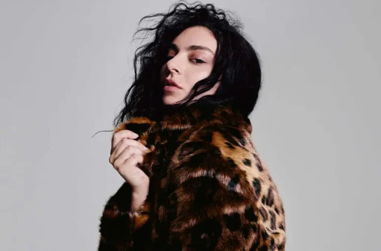 Charli XCX x HM billboard 1548