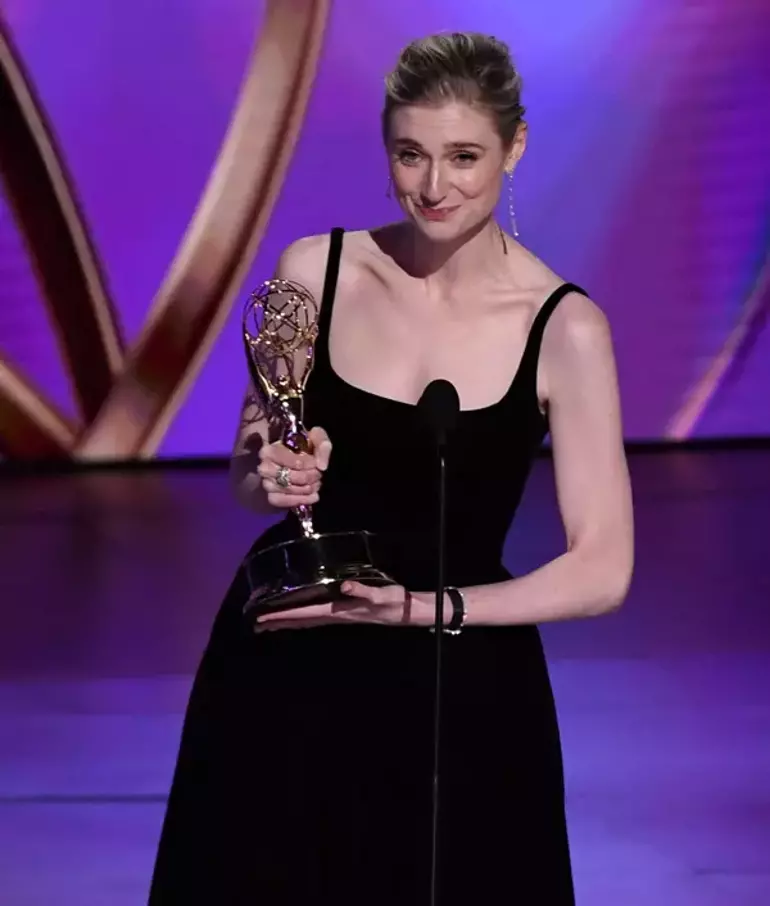 76. Emmy Ödülleri Sahiplerini Buldu! 24 Elizabeth Debicki