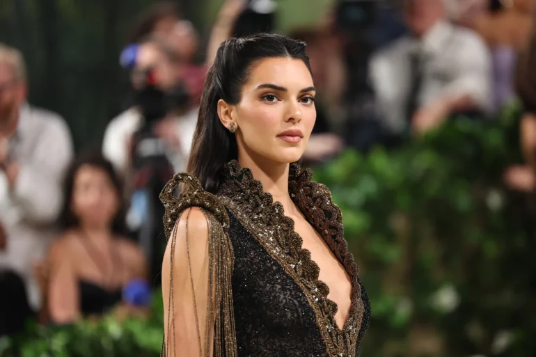Kendall Jenner, Kısa Saçlarıyla Göz Doldurdu! 19 GettyImages 2151792856