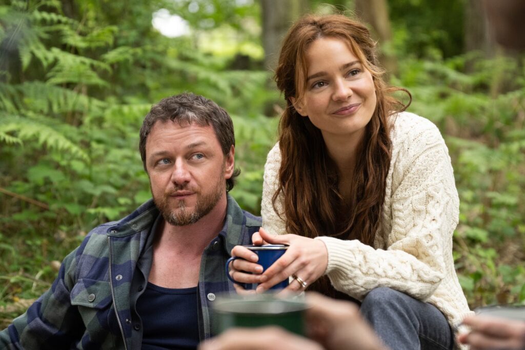 James McAvoy ve Aisling Franciosi Sakin Ses Cikarmada
