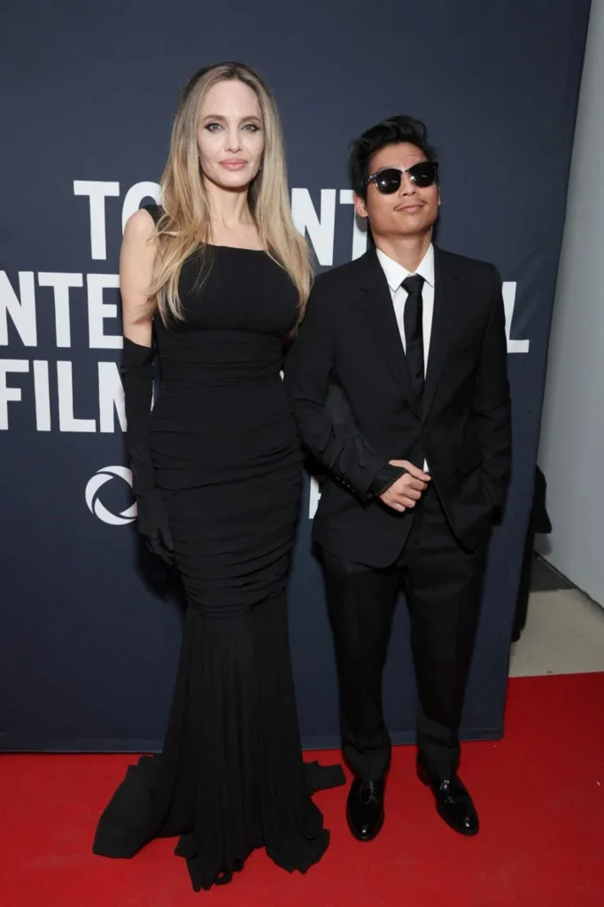 Angelina Jolie'nin Oğlu Pax, Kaza Sonrası İlk Kez Kırmızı Halıda 20 jfDaozWtK0WlE93tb7MF0Q