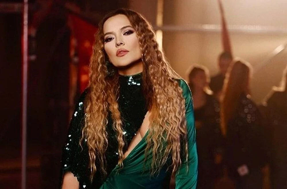 Demet Akalın’a Ücretsiz Klip Çekim Yeri, Shakira’ya 250 Bin Dolar 20 w1uIe6VUaEO Xe1aAO 4LQ
