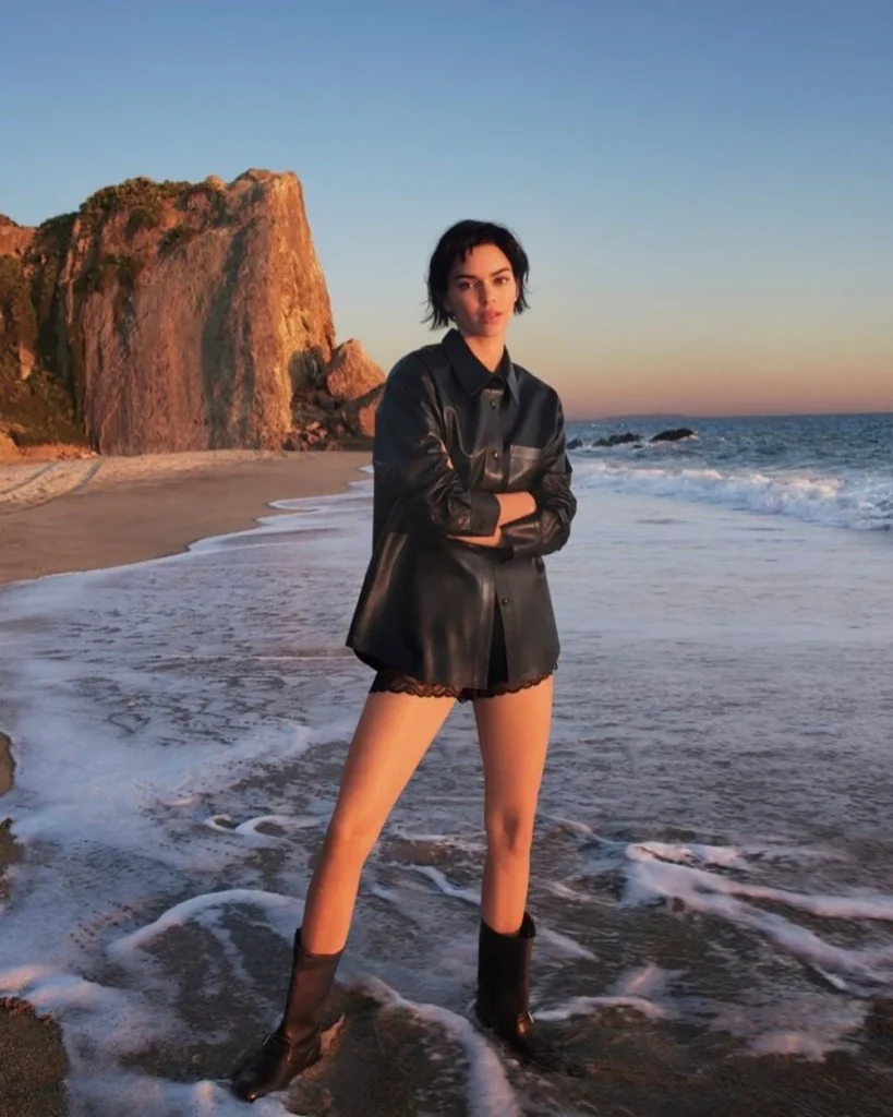 Kendall Jenner, Kısa Saçlarıyla Göz Doldurdu! 26 yzJILftAfEWMqHLoi4wiVw