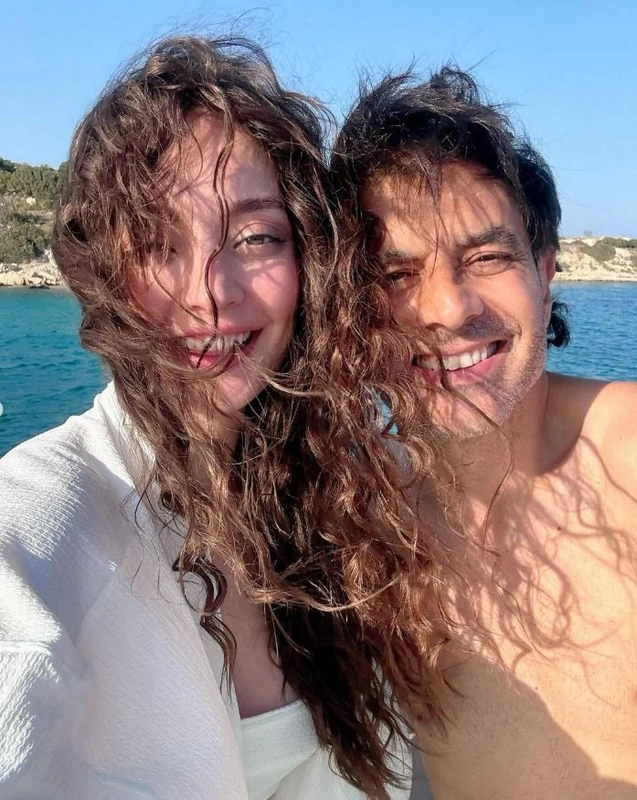 Zeynep Tuğçe Bayat'tan Hamilelik Pozları 22 zeynep ve esi