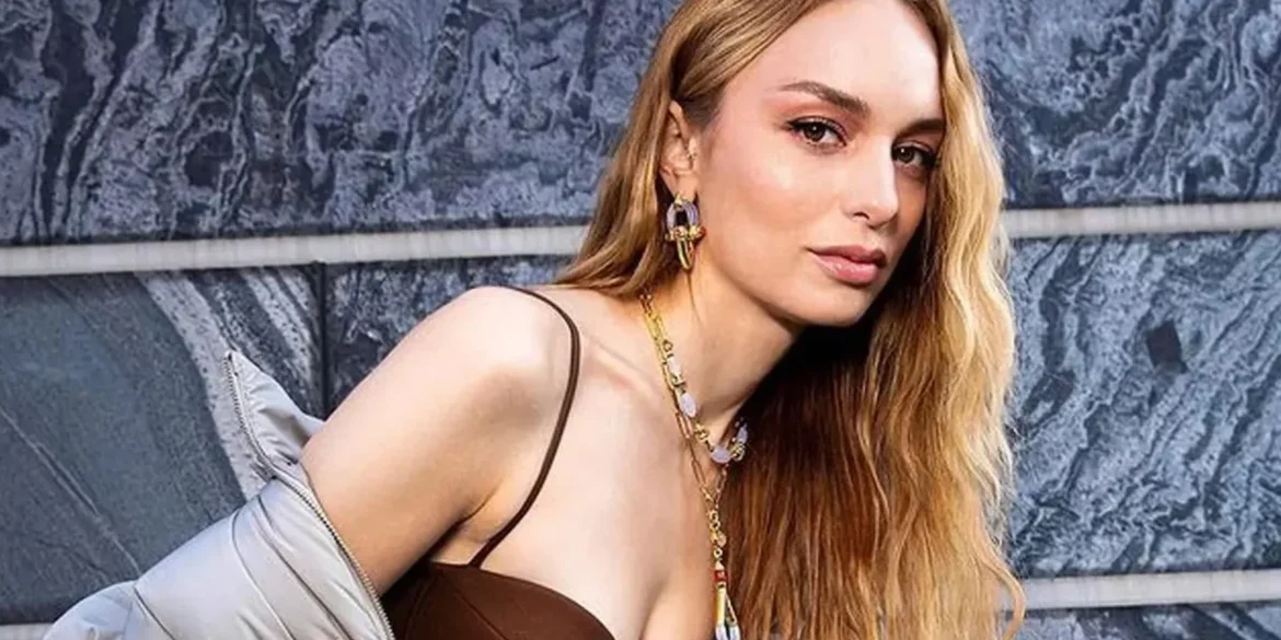 Nilperi Şahinkaya Lansmanda Göz Doldurdu! 29 kapak 35