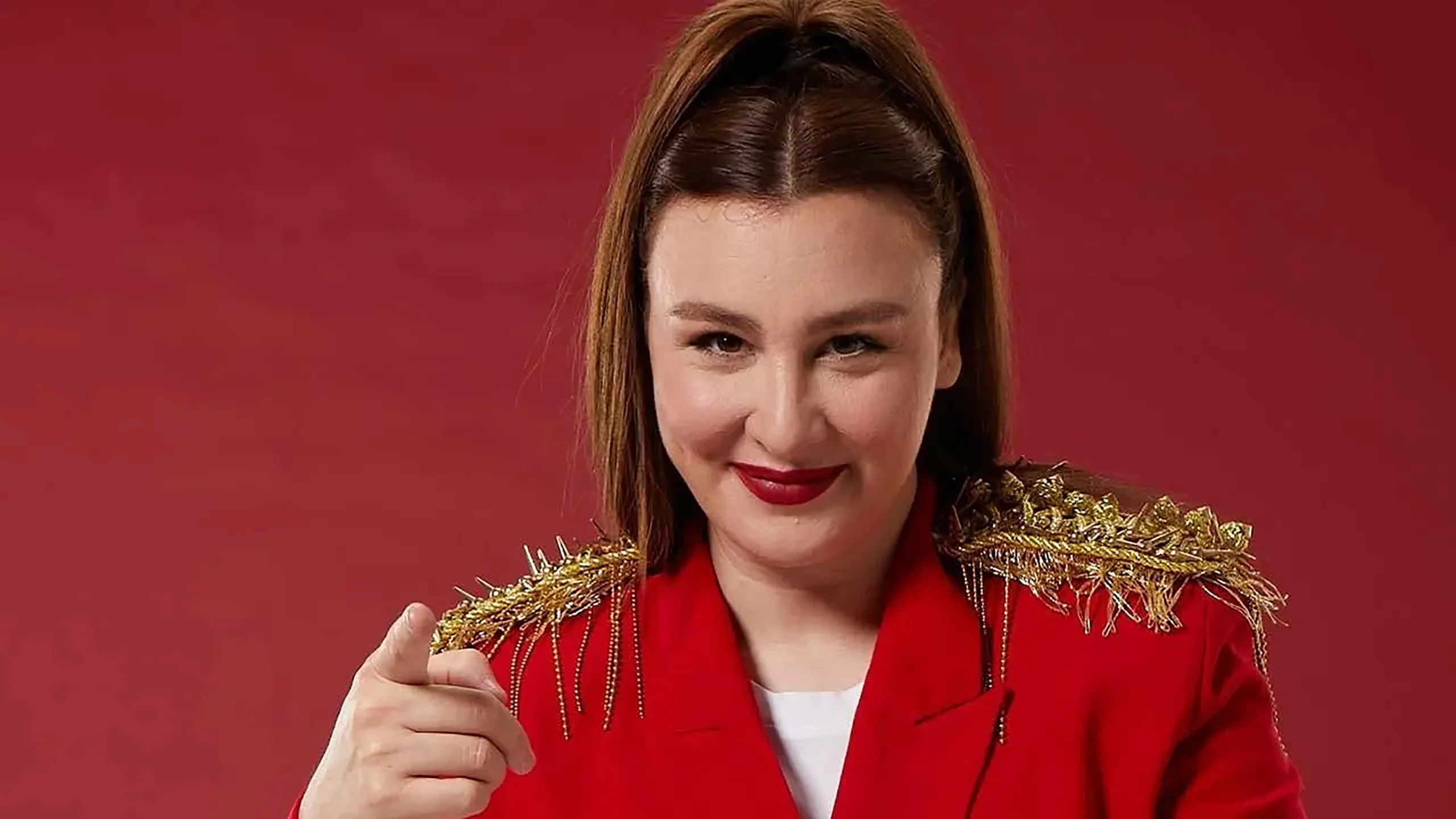 0x0 yasemin sakallioglu kimdir kac yasinda nereli yasemin sakallioglu dizileri filmleri ve biyografisi 1704020328021 1 scaled