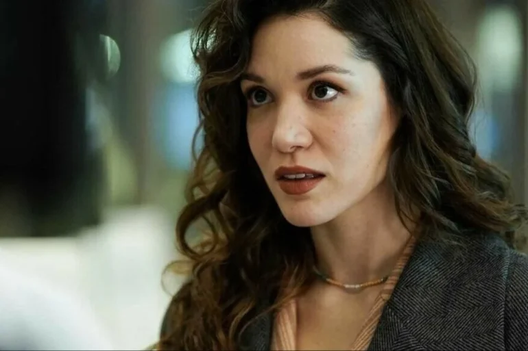 "Aydınlıkevler" Tiyatro Oyunu Hazal Subaşı ile Sahneye Çıktı 24 360 sahipsizler dizisinin basrolu hazal subasi kimdir sevgilisi kim nereli kac yasinda ve hayati