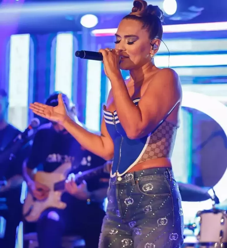 Demet Akalın'ın İstanbul Konseri ve Sahne Tarzı Sosyal Medyada Olay Oldu! 20 672f2cd9c72706dec4b3b620