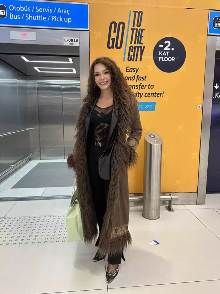 Ebru Şahin, İstanbul Havalimanında Sinirli Anlar Yaşadı 20 673195f2d2212910a9ea1e48