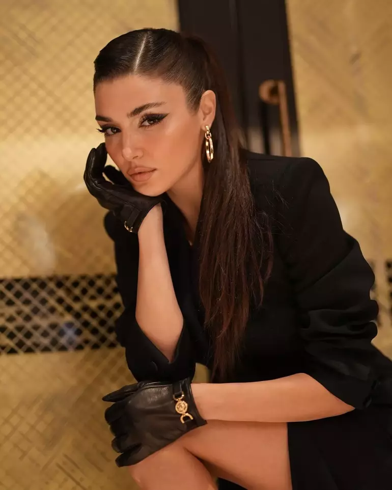 Hande Erçel, Tarzıyla Göz Doldurdu! 20 6732f7204870ab9862fbac01
