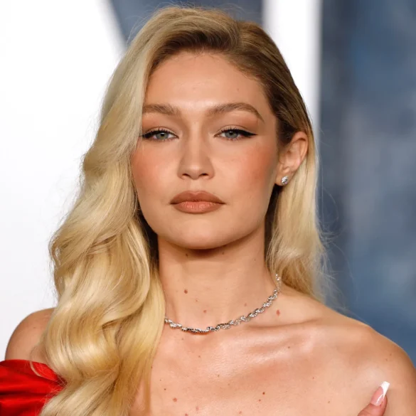 Gigi Hadid’in Kışlık Mont Tercihi: Bornoz Modası Yükseliyor 28 kapak 33
