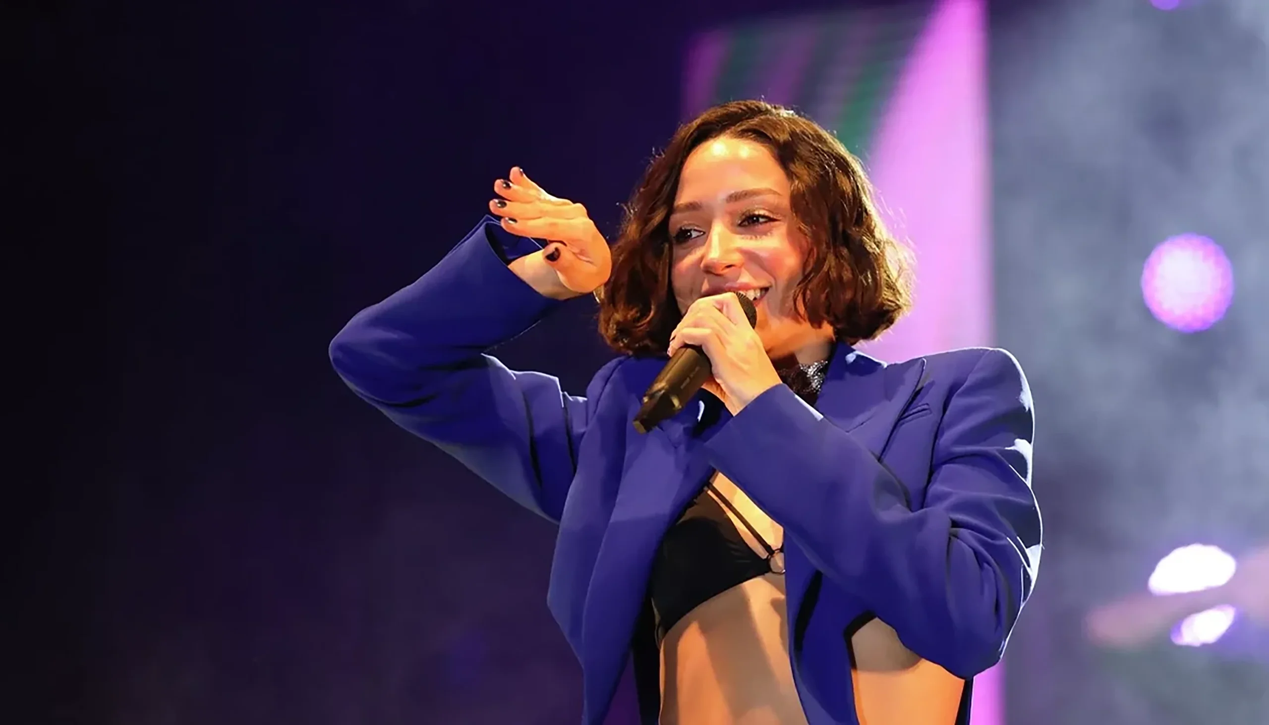 unlu-sarkici-zeynep-bastik-en-seksi-turk-kadini-secilince-sosyal-medya-ikiye-bolundu-1731574633