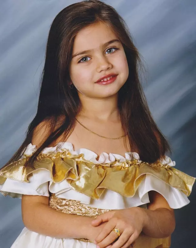 Çocukluk Fotoğraflarıyla Gündem Olan Türkiye Güzeli: Amine Gülşe 20 cocukluk fotografi