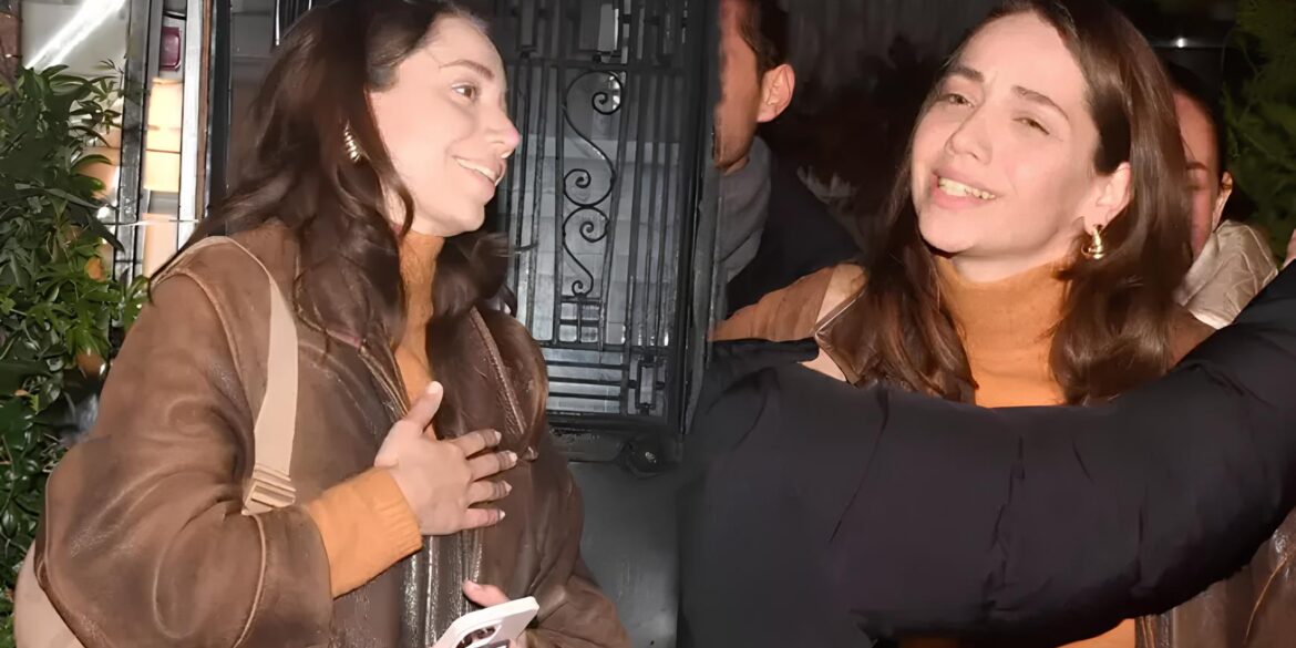 Özge Özacar'dan Patlayan Flaşlara Sert Tepki! "İzin Aldınız mı?" 29 kapak 81