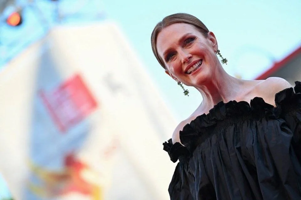 Oscar’lı Julianne Moore’un Çocuk Kitabı Yasaklandı, Trump’a Tepki Gösterdi 20 55