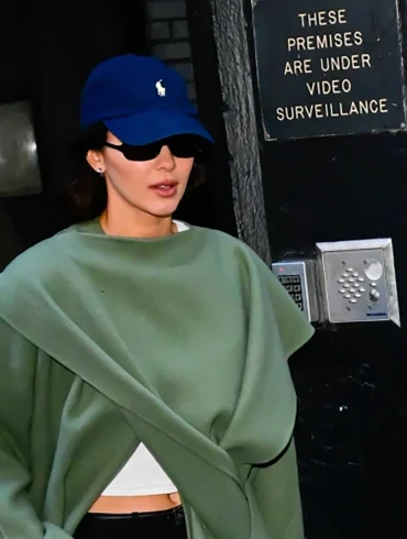 Kendall Jenner'dan New York Soğuklarına Karşı Şık Bir Çözüm: Minimalist Stil ve Konfor 30 kapak 2