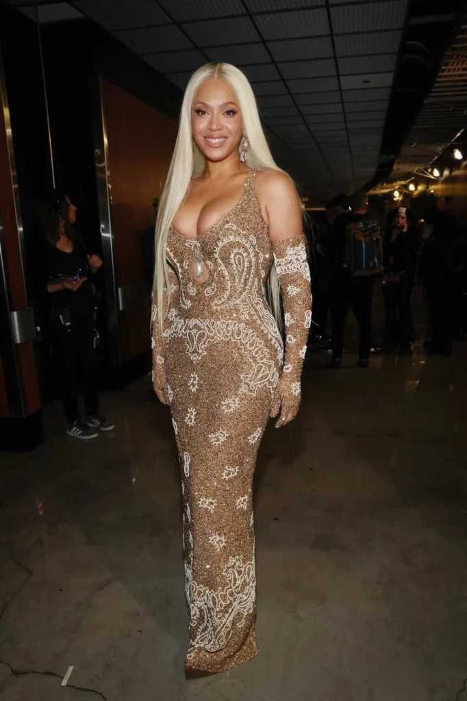 Beyoncé 2025 Grammy Ödülleri’ne Western Modasını Getirdi ve En İyi Albüm Ödülünü Kazandı 20 mceu 57828562311738562435592