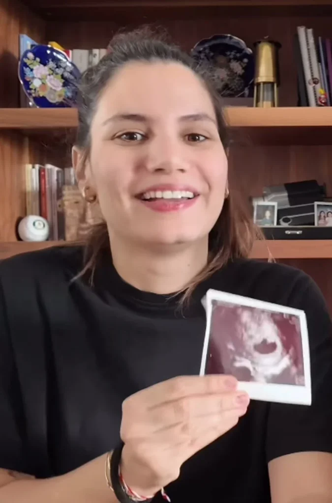 Çok Güzel Hareketler 2'nin Yıldızları Selen Esen ve Emin Oğuz Çelebi, Bebek Beklediklerini Açıkladı 20 3 6