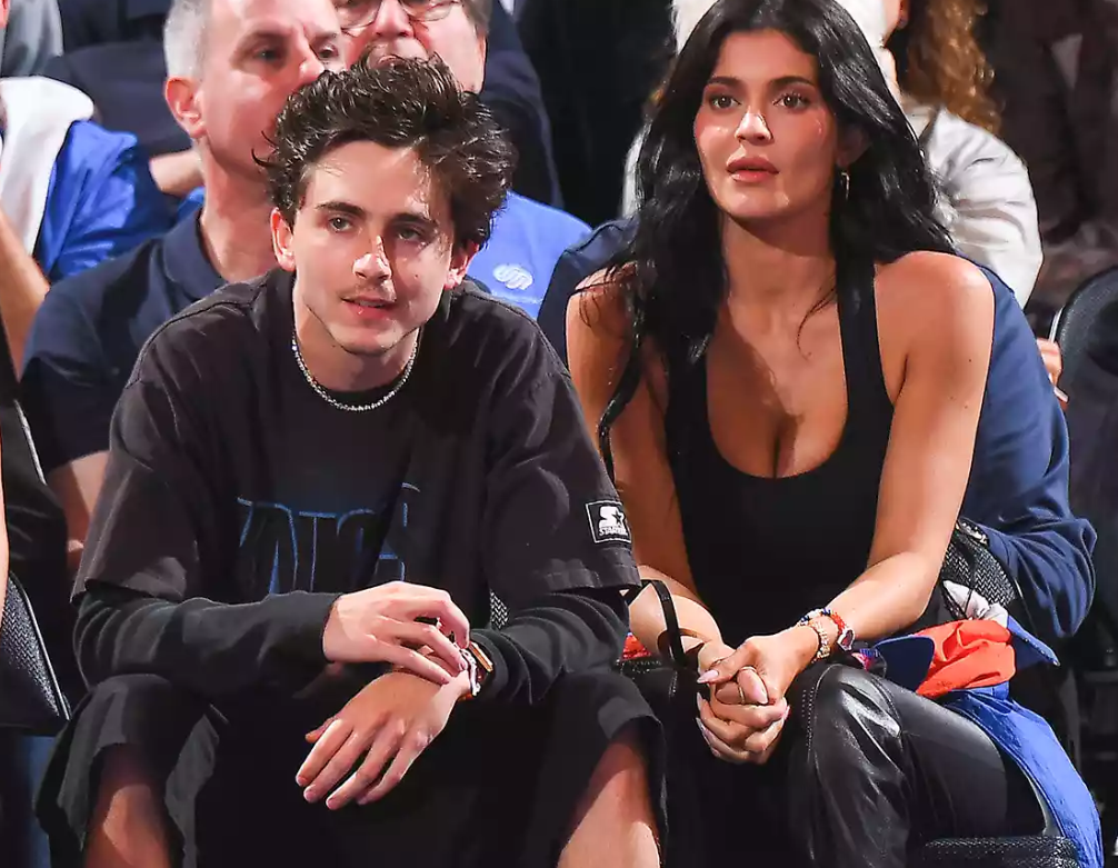 Kylie Jenner ve Timothée Chalamet, Knicks-Celtics Playoff Maçında Yan Yana 20 Ekran goruntusu 2025 05 14 125937