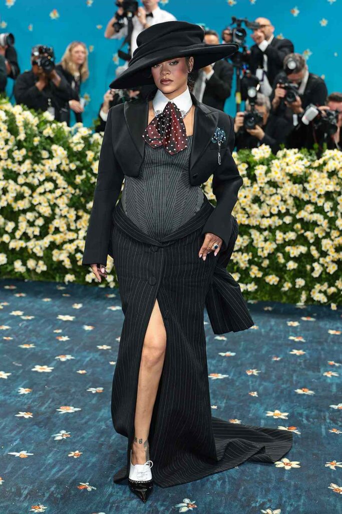 2025 Met Gala'sının En İyi ve En Çarpıcı Moda Anları 26 Rihanna met gala2 05052025 41d8c10917c4425e9c7a08feb66c7db7