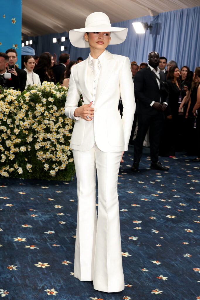 2025 Met Gala'sının En İyi ve En Çarpıcı Moda Anları 28 q5iQGgAUR2jdvVNutypNjU