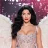 Merve Boluğur yapay zekâyla oluşturulmuş bir podyum görseliyle adeta Victoria's Secret meleği kimliğine büründü.