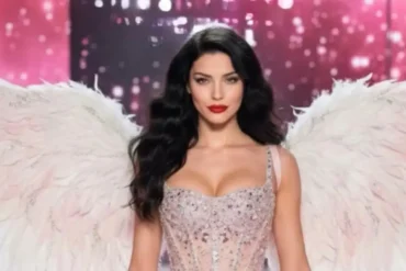 Merve Boluğur'dan Victoria's Secret Göndermesi: Sosyal Medya Fırtınası Estirdi! 34 Merve Boluğur yapay zekâyla oluşturulmuş bir podyum görseliyle adeta Victoria's Secret meleği kimliğine büründü.